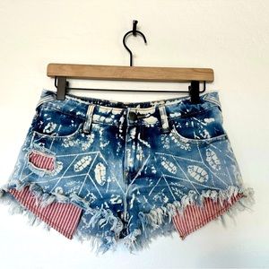 Free People Indigo Batik Denim Shorts. Size: Small. Excellent condition 💙
